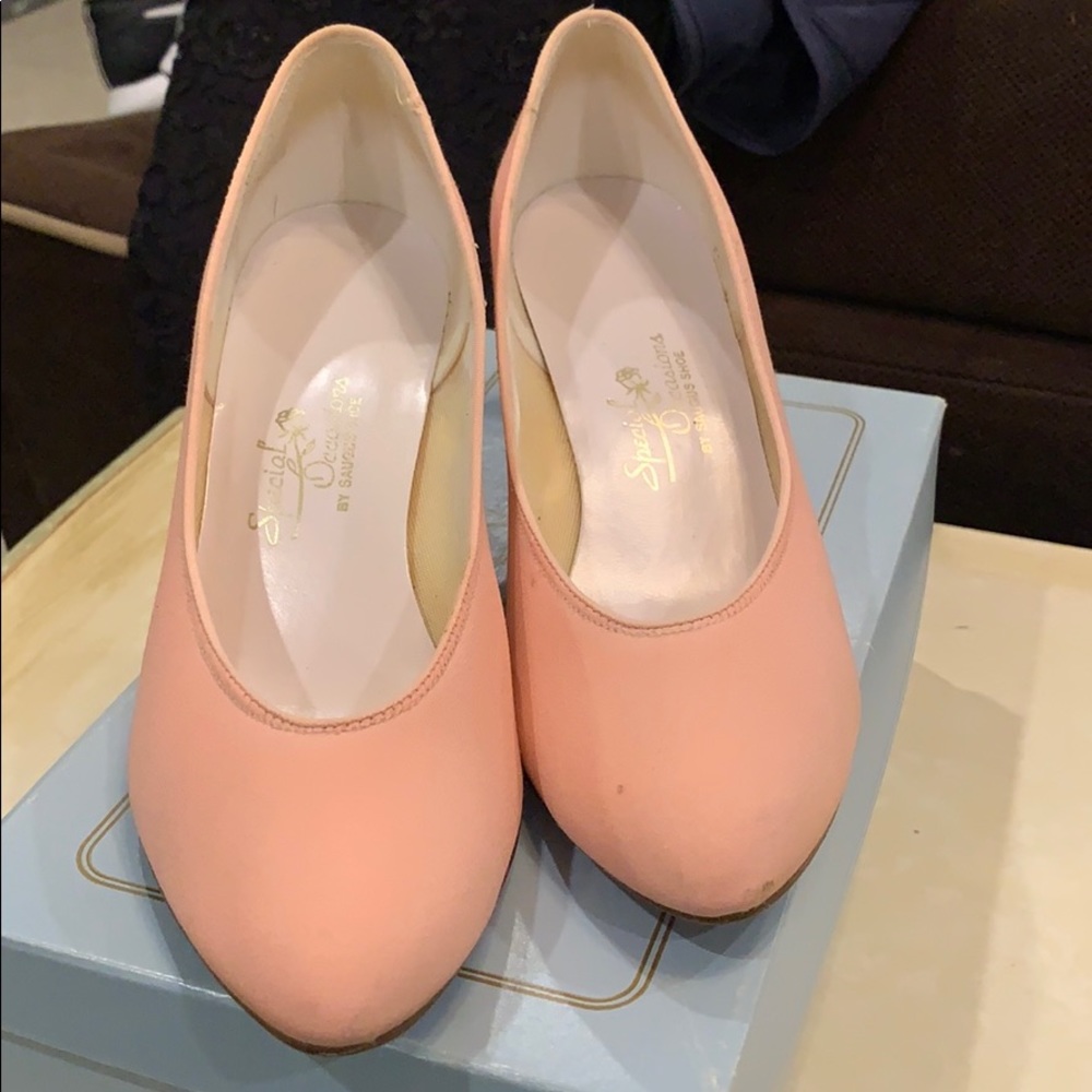Peachy Pink Pumps